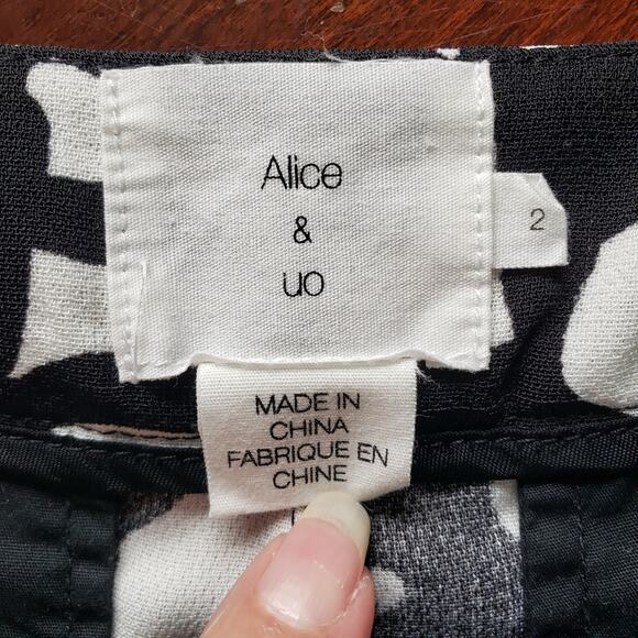 Alice + UO Urban Outfitters Black White Mid Rise Dressy Shorts Size 2 Whimsigoth - Picture 9 of 11